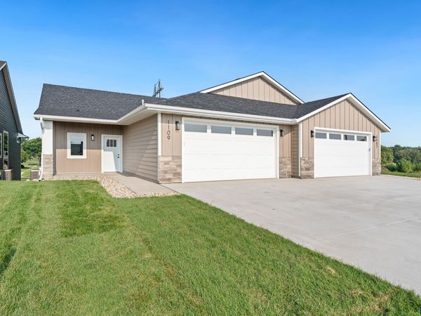 1109 S Foss Ave, Sioux Falls, SD 57110