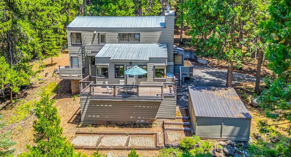 6869 Almanor Lake Estates Drive, Lake Almanor, CA 96137 Photo
