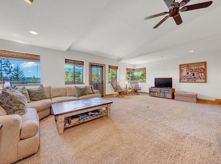 6869 Almanor Lake Estates Drive, Lake Almanor, CA 96137 Photo