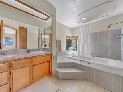 6869 Almanor Lake Estates Drive, Lake Almanor, CA 96137 Photo