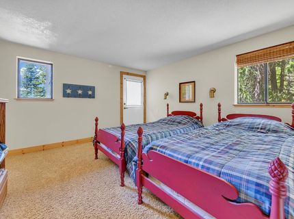 6869 Almanor Lake Estates Drive, Lake Almanor, CA 96137 Photo