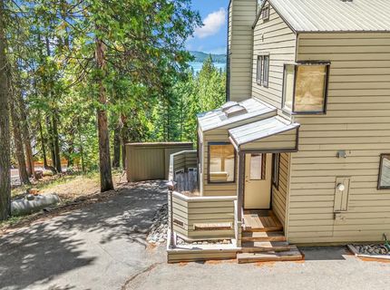 6869 Almanor Lake Estates Drive, Lake Almanor, CA 96137 Photo