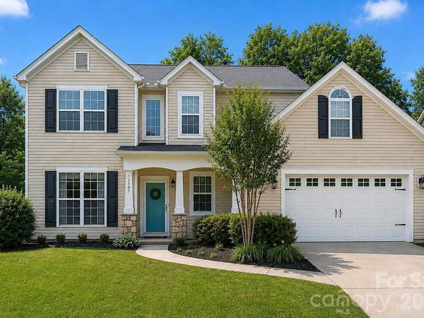10507 Bere Island Drive, Charlotte, NC 28278