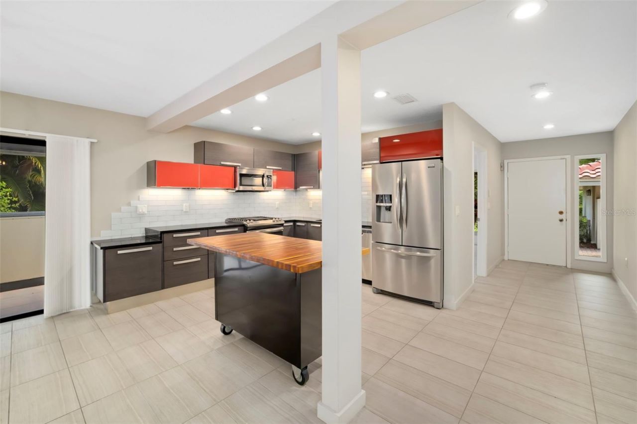 4820 Kestral Park Circle, Unit 18, Sarasota, FL 34231 Photo