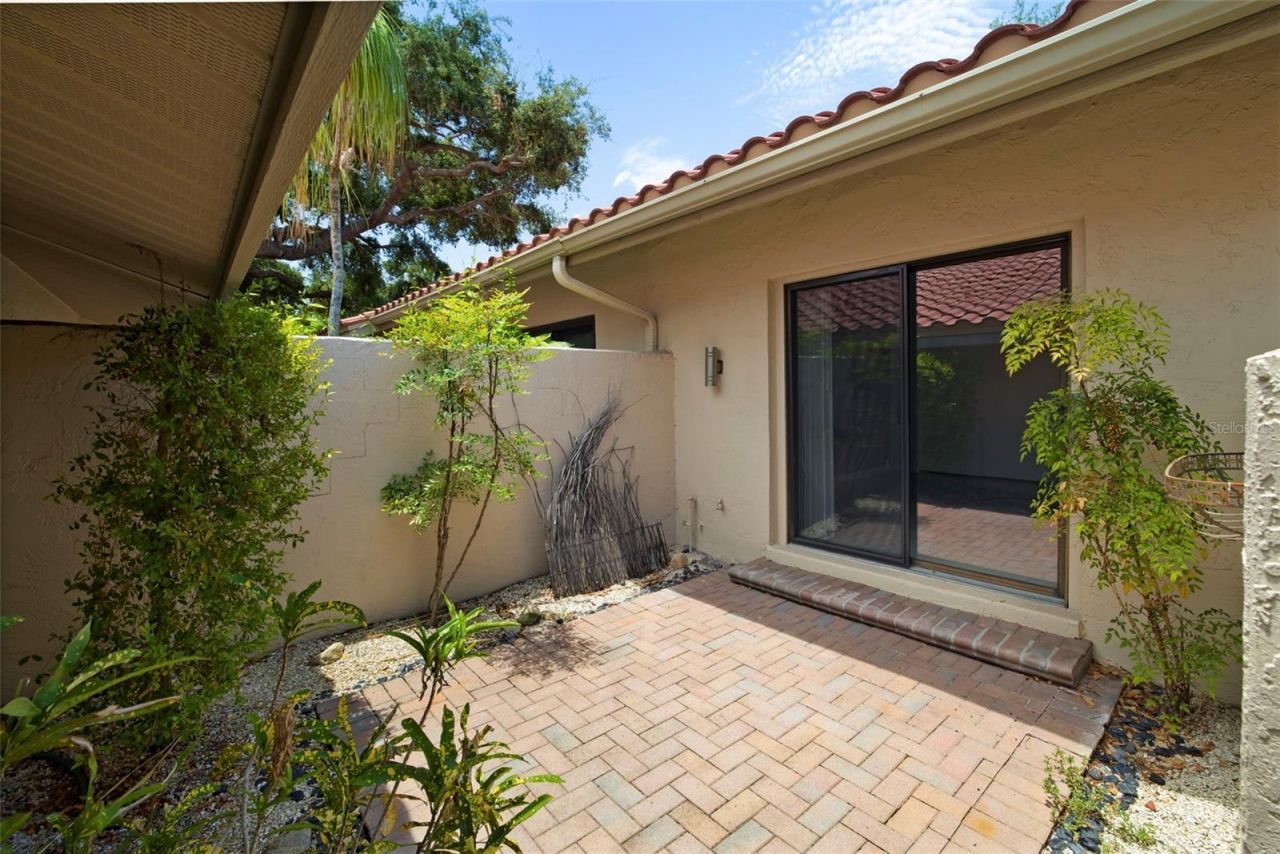 4820 Kestral Park Circle, Unit 18, Sarasota, FL 34231 Photo