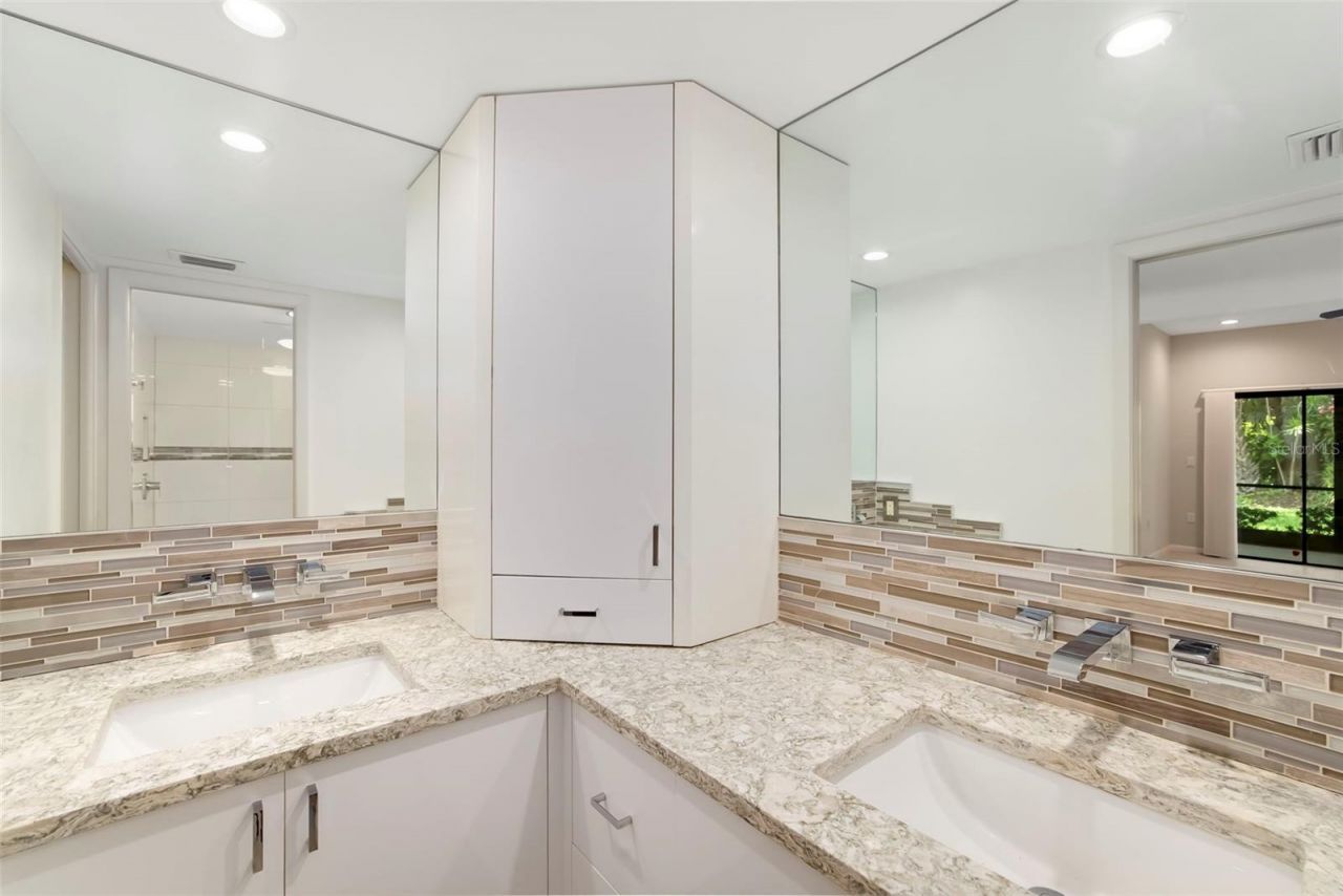 4820 Kestral Park Circle, Unit 18, Sarasota, FL 34231 Photo