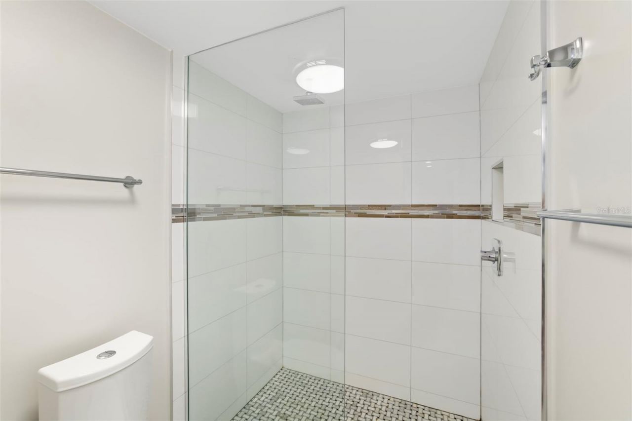 4820 Kestral Park Circle, Unit 18, Sarasota, FL 34231 Photo