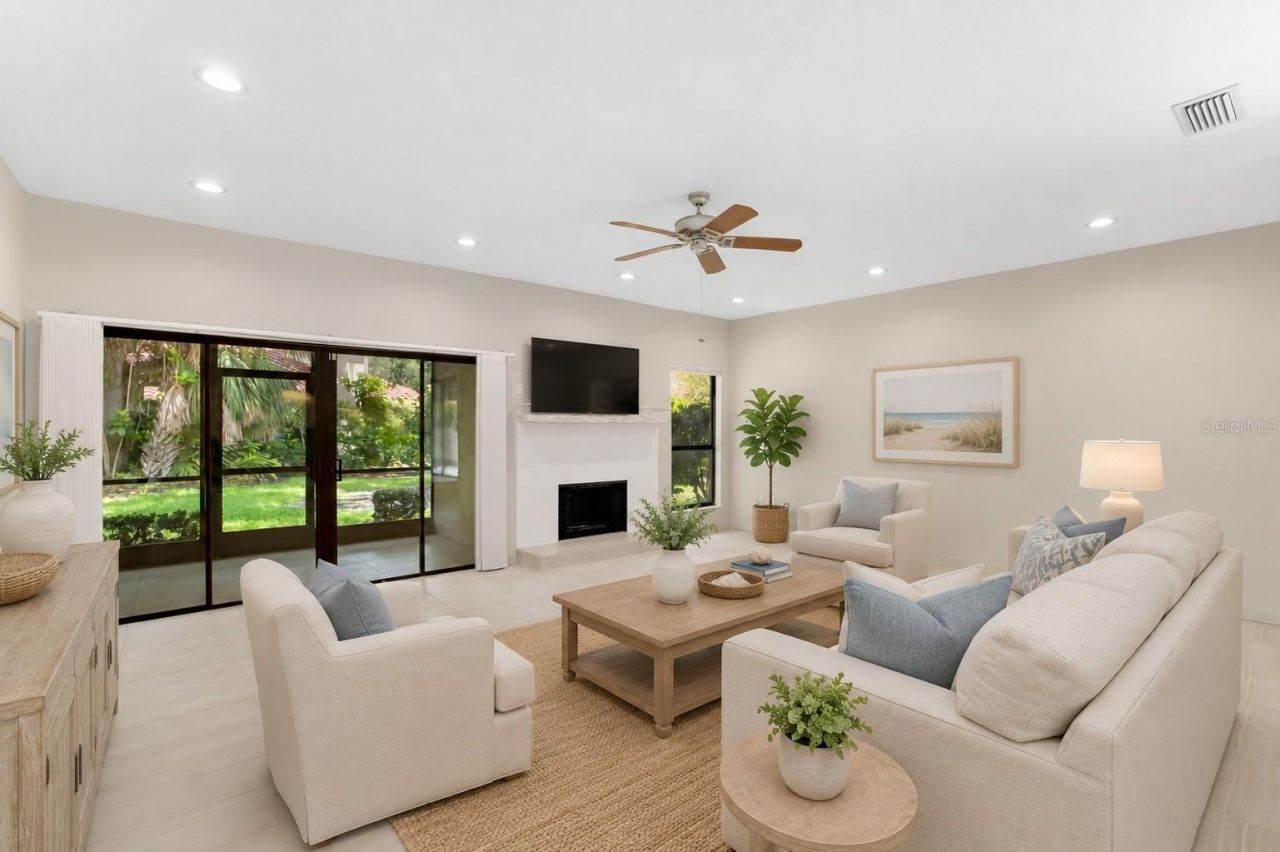 4820 Kestral Park Circle, Unit 18, Sarasota, FL 34231 Photo