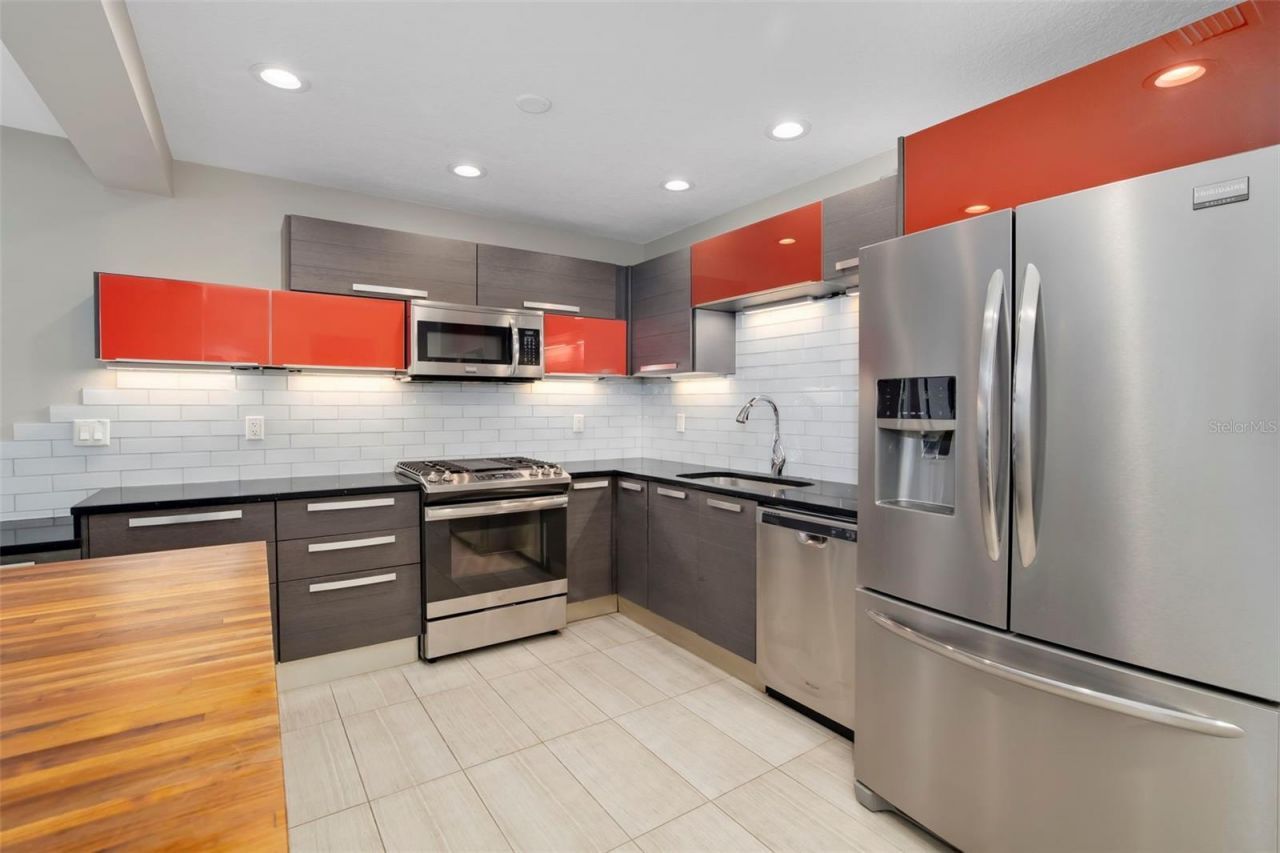 4820 Kestral Park Circle, Unit 18, Sarasota, FL 34231 Photo