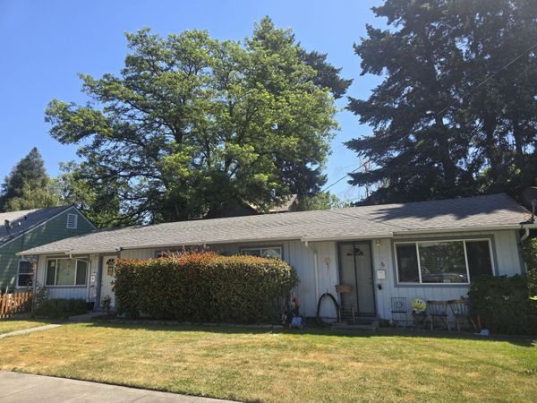 703 NW 2nd Street, Grants Pass, OR 97526