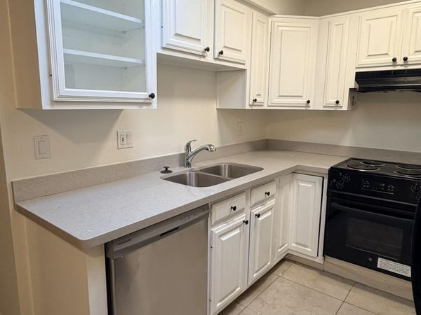316 W HONONEGH Drive, Unit 6, Phoenix, AZ 85027