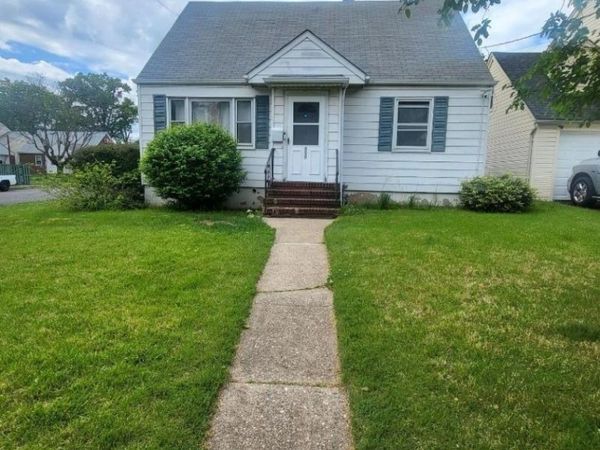 350 Elmwood Ter, Linden, NJ 07036