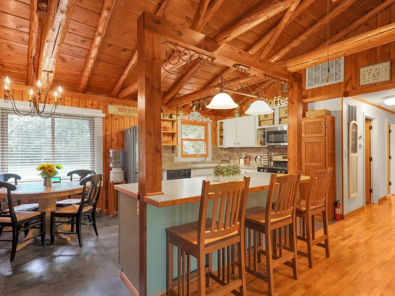 1401 E Choctaw Drive, London, OH 43140 Photo 5