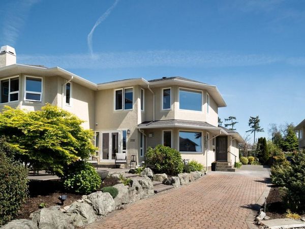 2282 Frost Ave , Sidney, BC V8L 1P9