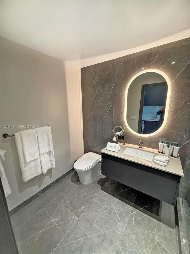 20 NE 11 St, Unit 2601, Miami, FL 33132 Photo