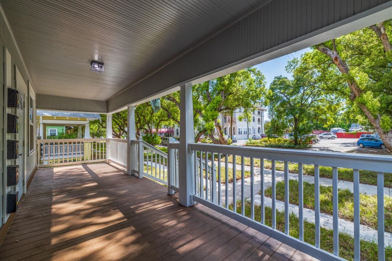 736 Jackson Street N, Unit 2, Saint Petersburg, FL 33705 Photo