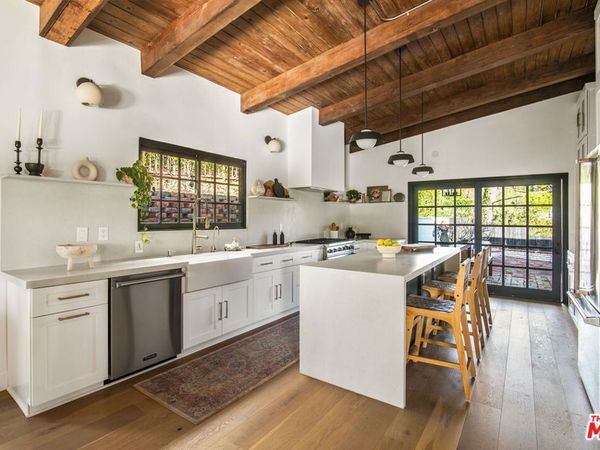 9265 Thrush Way, Los Angeles, CA 90069