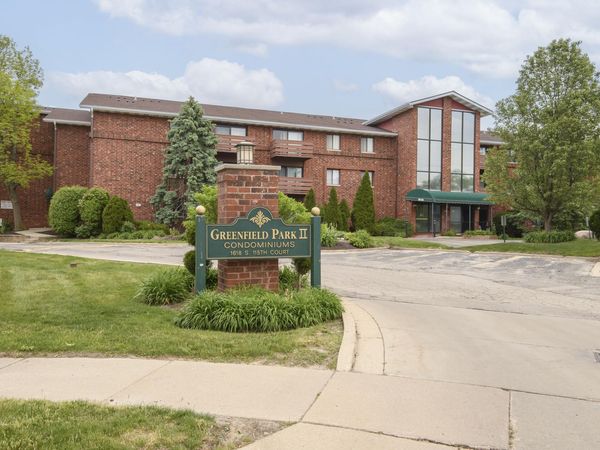 1618 S 115th UNIT 302 Ct, West Allis, WI 53214