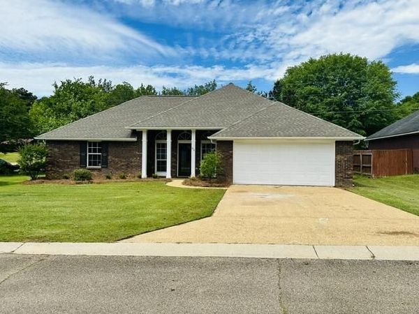 108 Englewood Cv., Saltillo, MS 38866