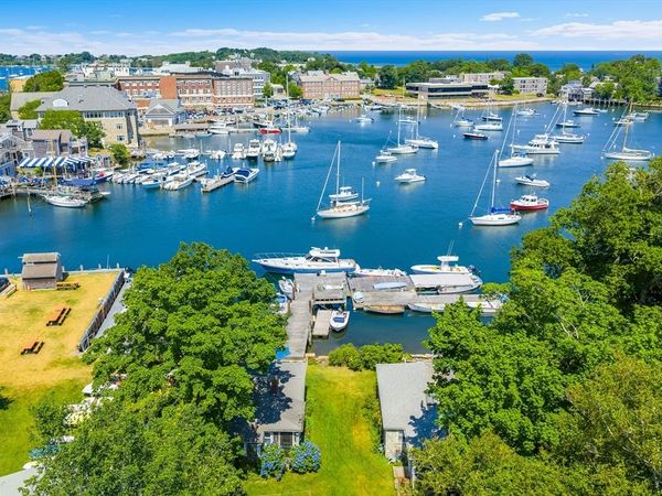 14 School St, Falmouth, MA 02543