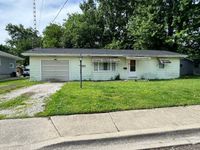 506 E Stevenson Street , Taylorville, IL 62568 primary photo