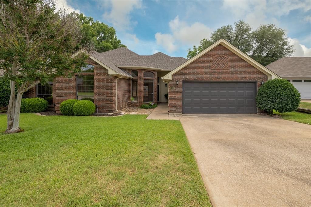 2117 N Aspenwood Drive, Grapevine, TX 76051 Main Photo