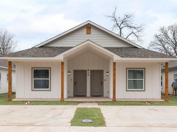 1807 Franklin Avenue , Bonham, TX 75418