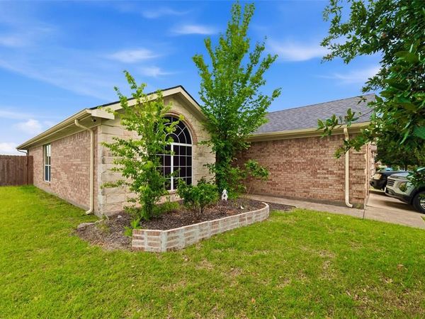 612 Owen Trail, Grand Prairie, TX 75051