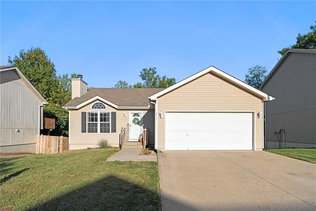 411 N Queen Ridge Avenue, Independence, MO 64056 Main Photo