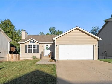 411 N Queen Ridge Avenue, Independence, MO 64056