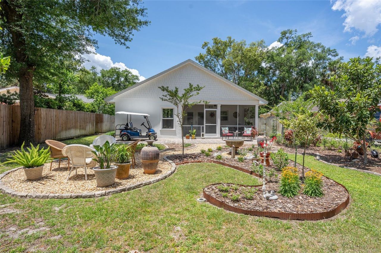 964 N Grandview Street , Mount Dora, FL 32757 Photo
