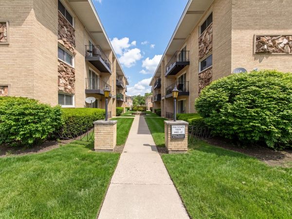 6811 N Olmsted Avenue, Unit 106, Chicago, IL 60631