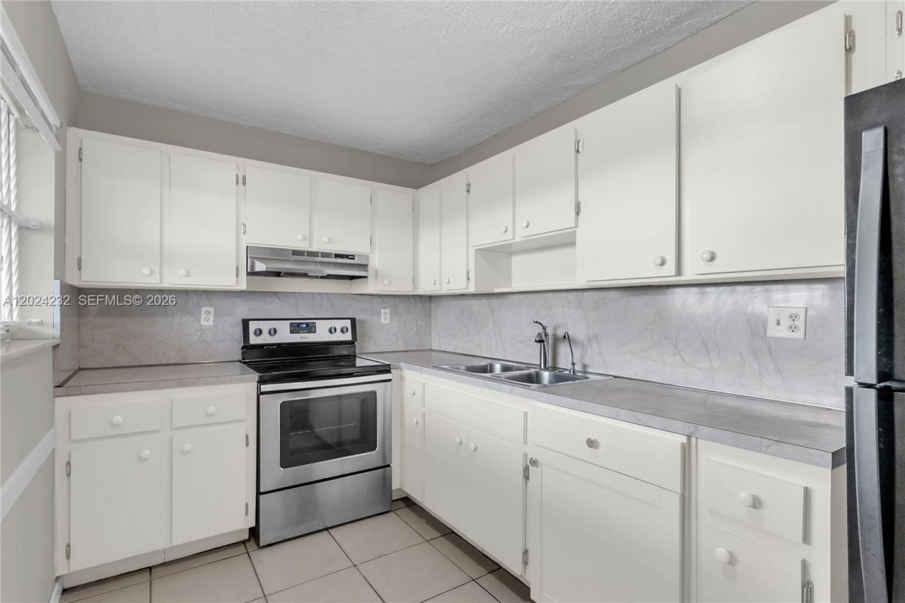 9280 Fontainebleau Blvd , Unit 505, Miami, FL 33172 Photo
