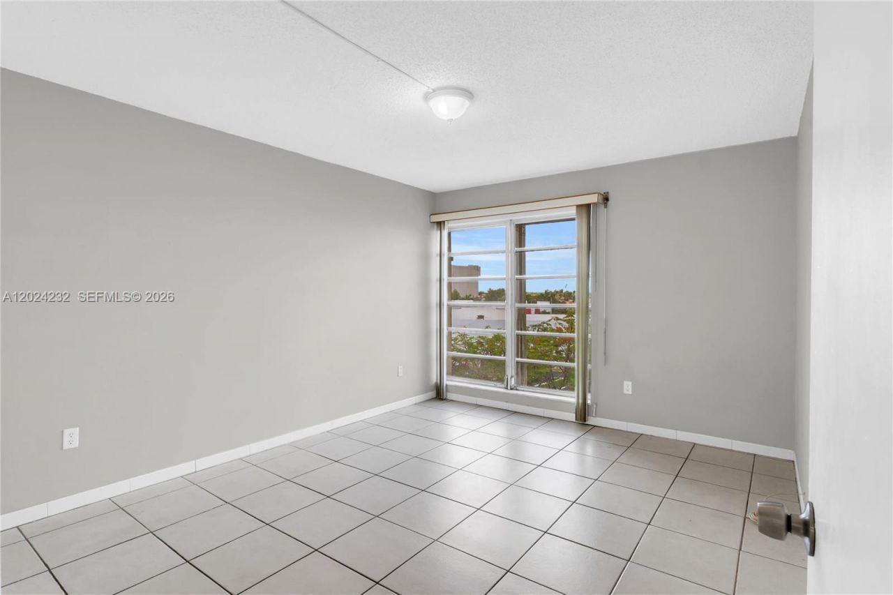 9280 Fontainebleau Blvd , Unit 505, Miami, FL 33172 Photo