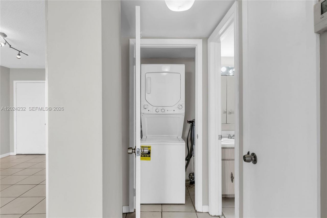 9280 Fontainebleau Blvd , Unit 505, Miami, FL 33172 Photo