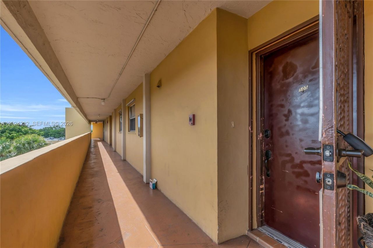 9280 Fontainebleau Blvd , Unit 505, Miami, FL 33172 Photo