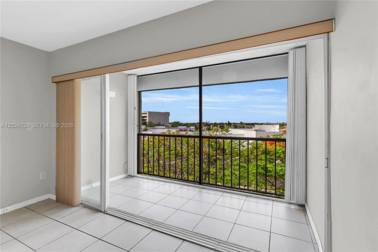 9280 Fontainebleau Blvd , Unit 505, Miami, FL 33172 Photo