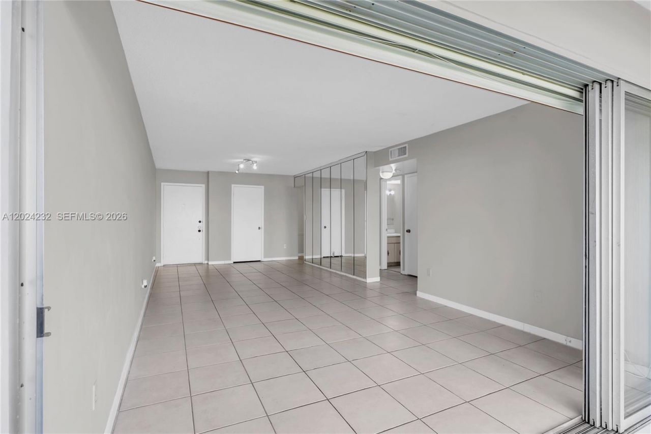 9280 Fontainebleau Blvd , Unit 505, Miami, FL 33172 Photo
