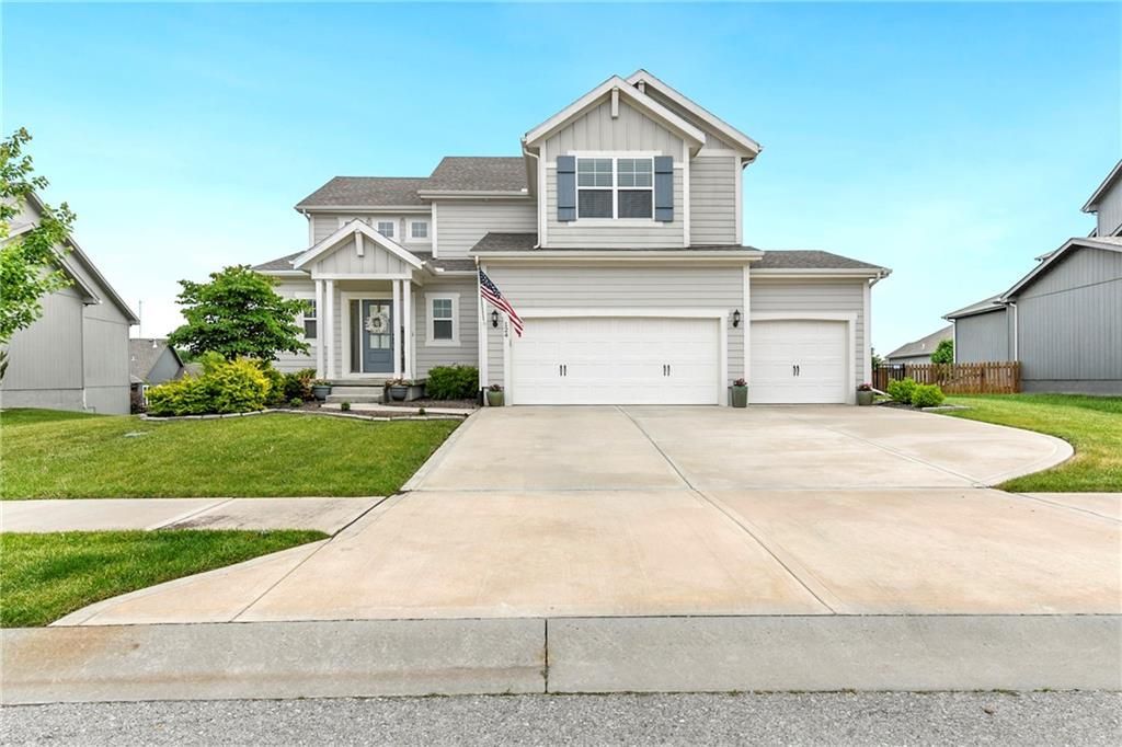 124 SE Briar Valley Lane, Blue Springs, MO 64064 Main Photo