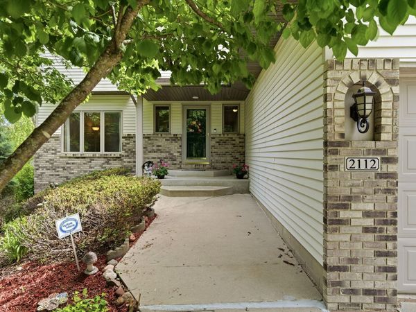 2112 Parkwood Hills Drive NE, Rochester, MN 55906
