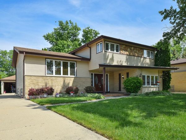 1413 N Burning Bush Lane , Mount Prospect, IL 60056