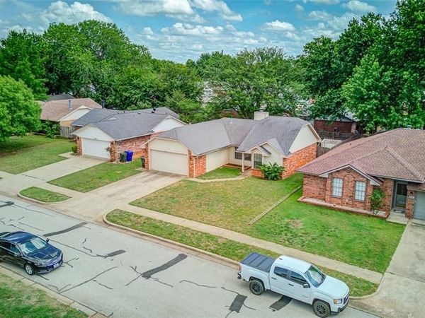 816 N Coopers Hawk Drive, Norman, OK 73072
