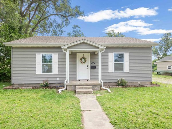 114 S Walnut Street, Centralia, MO 65240