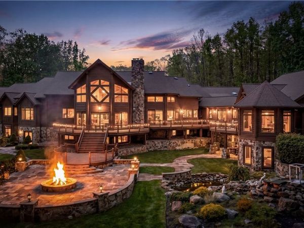 805 Cascades Drive, Aurora, OH 44202