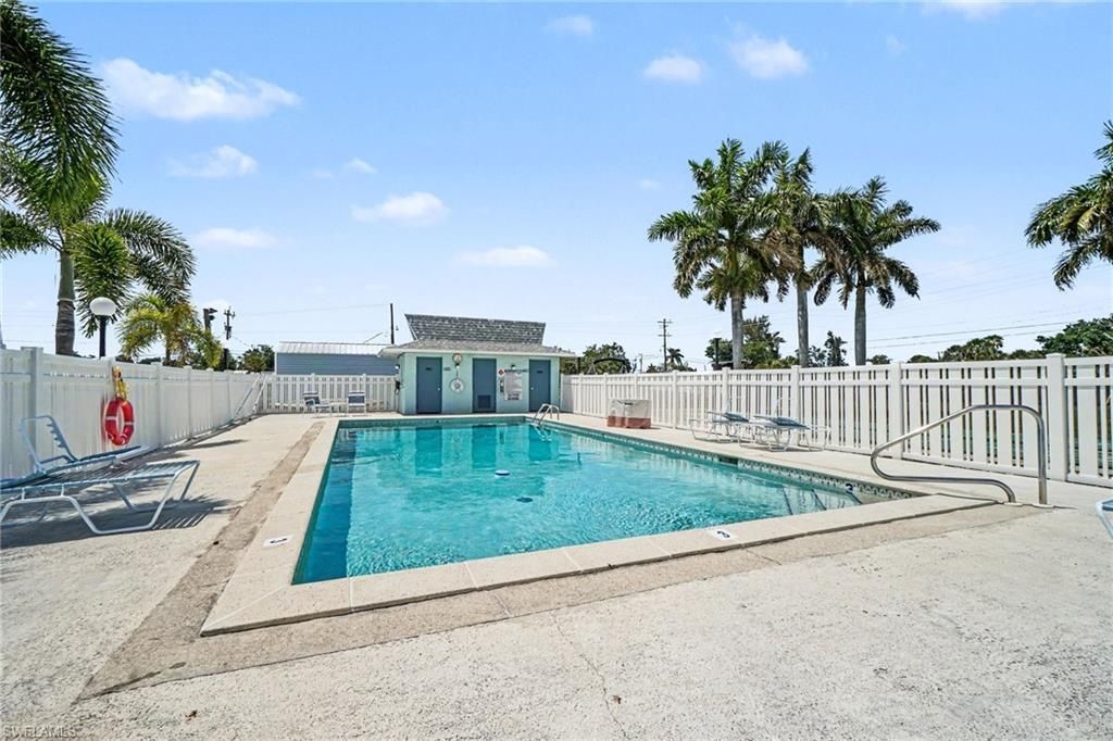 2912 Oleander St , Unit B3, Saint James City, FL 33956 Photo