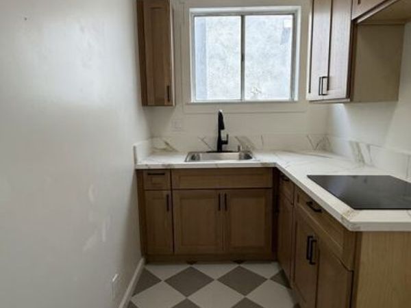 44 Rose Avenue , Venice, CA 90291