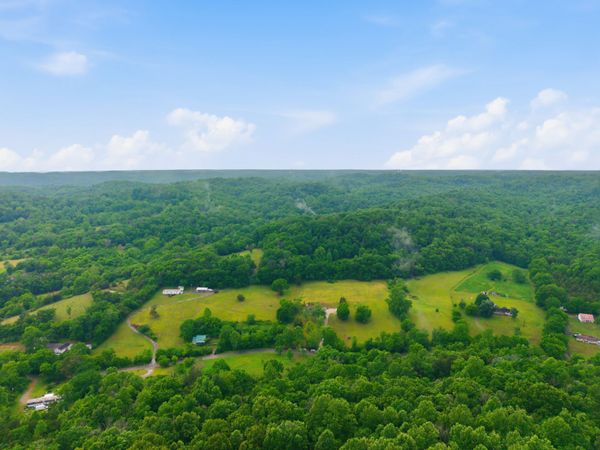 615 Rogues Fork Rd , Bethpage, TN 37022