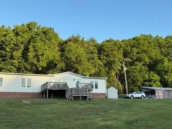 593 Rogues Fork Rd, Bethpage, TN 37022