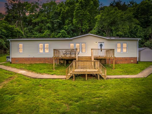 593 Rogues Fork Rd, Bethpage, TN 37022