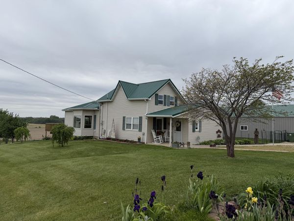 1901 W Broadway Street, Parkersburg, IA 50665